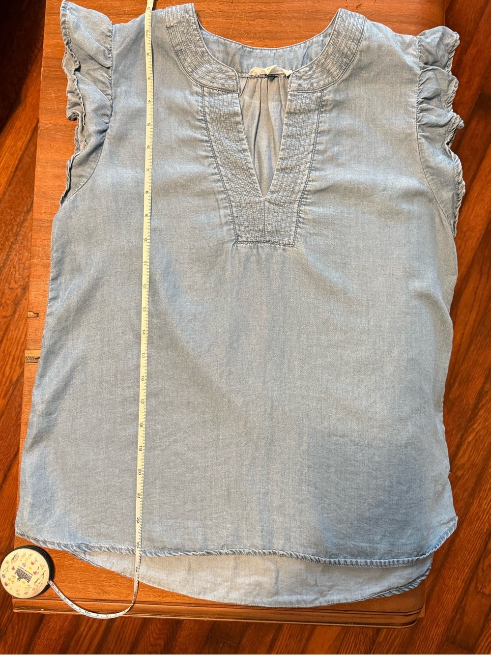Blu Pepper Chambray cap sleeve ruffle blouse detailed stitch Split Neck Top Med - Picture 8 of 8